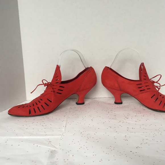 Vintage Norma Kamali Red Suede Laser Cut Oxford 8M - Picture 3 of 8